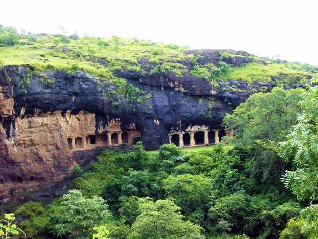 Explore Golden Triangle with Lively Mumbai & Historical Aurangabad Tour Package