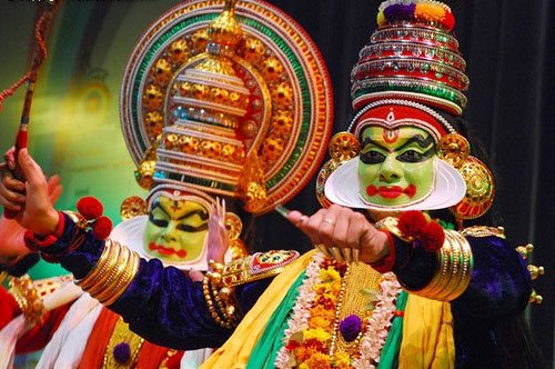 Golden Triangle with Refreshing Kerala Tour Package